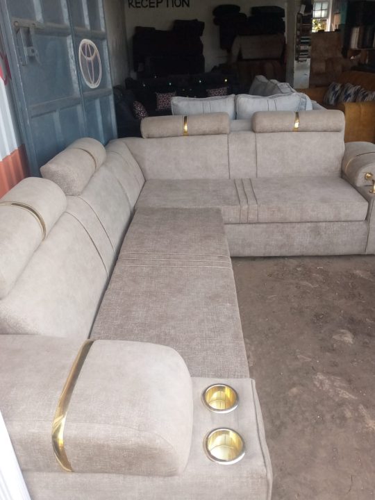 6 Seater Chrome L-Shaped Fur Brown Seat with Cupholders & Footrest